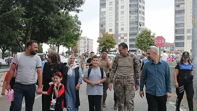 İl Emniyet Müdürü Aydın, Şehit çocuklarına ilk ders gününde eşlik etti...