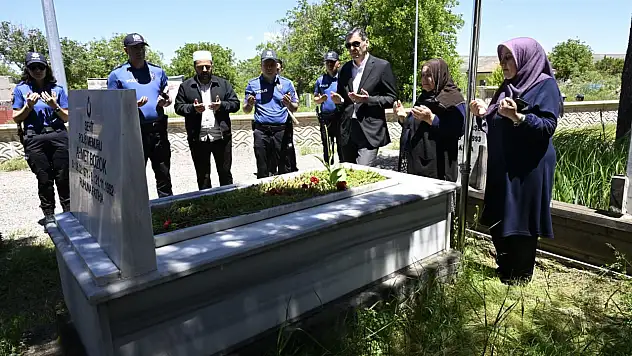 İl Emniyet Müdürü Aydın, vefanın en güzel örneğini göstermeye devam ediyor: Şehit Ailesi'ne bayram ziyareti
