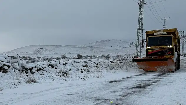 İncesu 20 araç ve 70 personelle karla mücadele ediyor