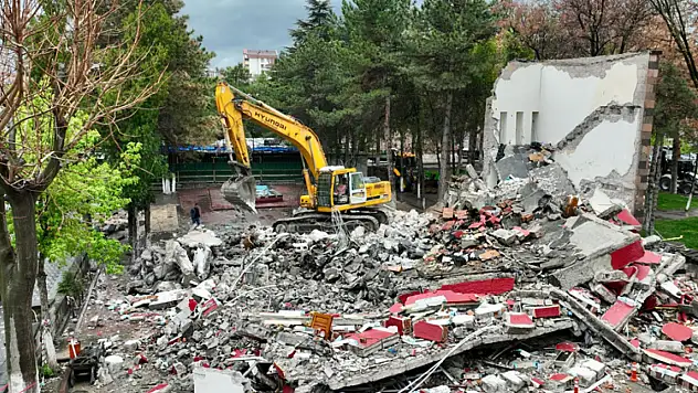 İncesu'da büyük dönüşüm - Çarşı merkezinde yıkım başladı!