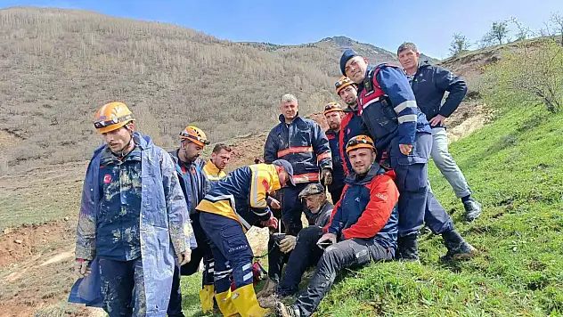 Sivas'ta inek ve sahibi çamura saplandı, AFAD seferber oldu