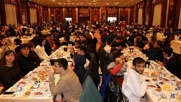 İnönü Üniversitesi öğrencileri kampüs iftarında buluştu