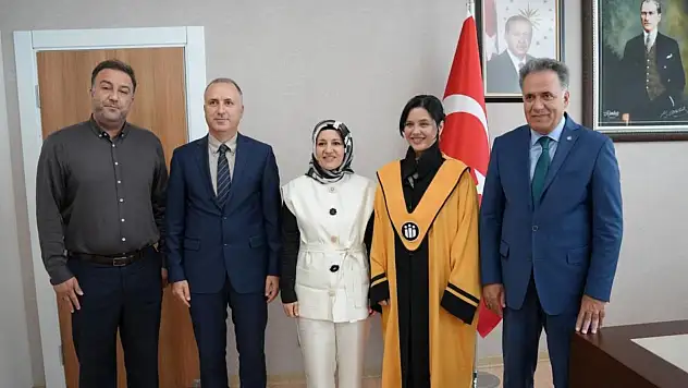 İnönü Üniversitesinde iki akademisyen daha cübbesini giydi!