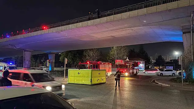 Köprüye çıkan şahsı polis ekipleri ikna etti!