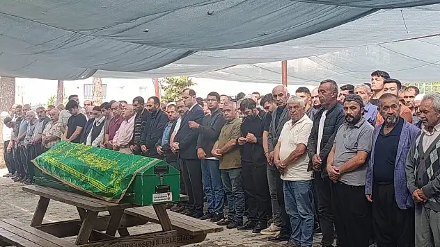 İş makinasının çarpması sonucu hayatını kaybeden genç son yolculuğuna uğurlandı