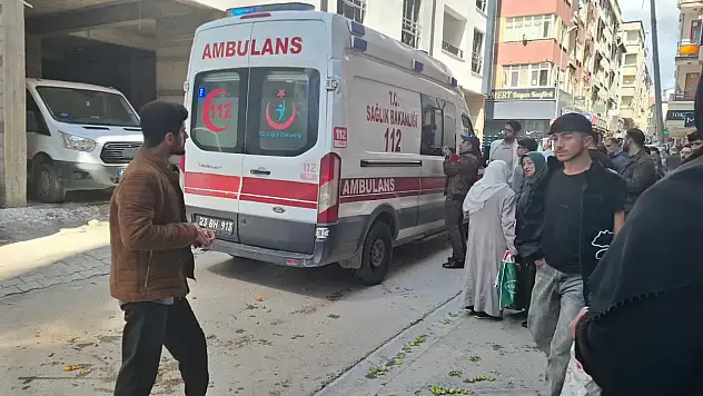 İş makinesinin çarptığı seyyar satıcı yaralandı
