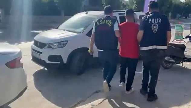 Mersin'de iş yerine kurşun yağdı