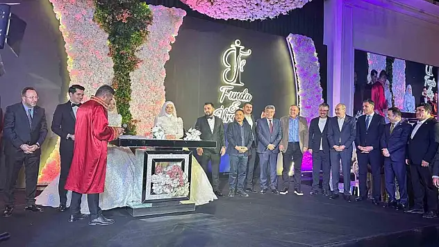 Kayseri'de çifte düğün heyecanı! İki kardeş aynı gün evlendi