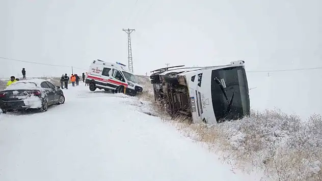 Yardıma giden ambulans kara saplandI