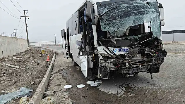 Son Dakika: Kayseri'de işçi servisi tıra çarpmıştı yaralı sayısı belli oldu!