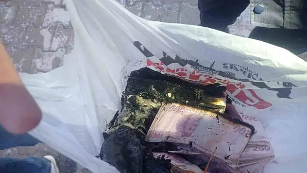 İtfaiye erleri  çıkan yangından Kur'an-ı Kerim'i kurtardı