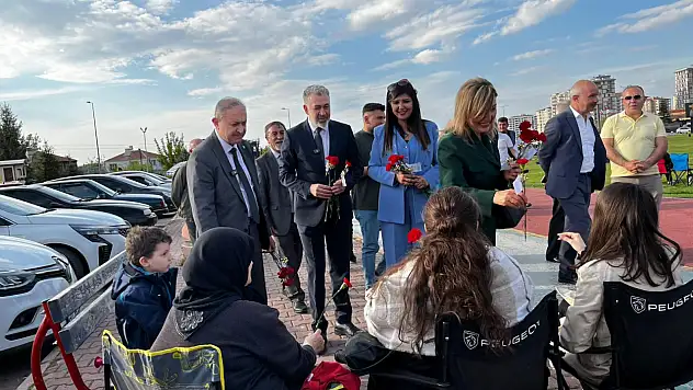 İYİ Parti Talas teşkilatından esnaf ziyareti ve Anneler Günü etkinliği