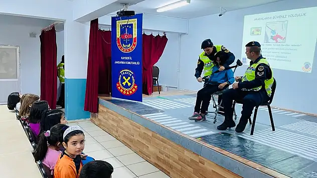 Jandarma'dan öğrencilere eğitim...