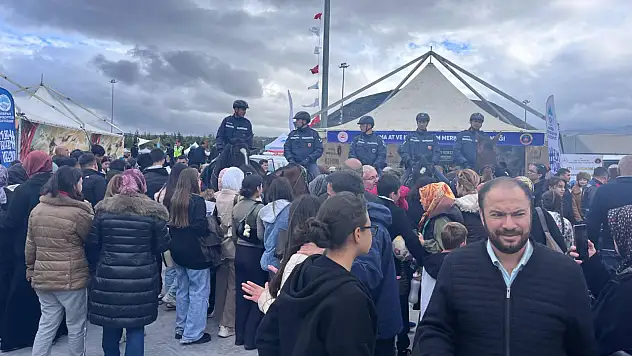 Kayseri Millet Bahçesi'nde jandarma rüzgarı esti!