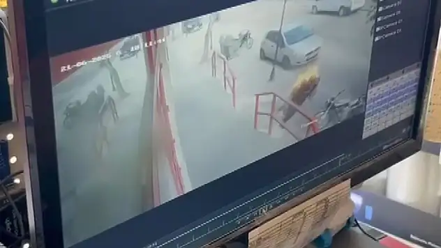 Alevler içinde kaldı, oto yıkamacı hayatını kurtardı