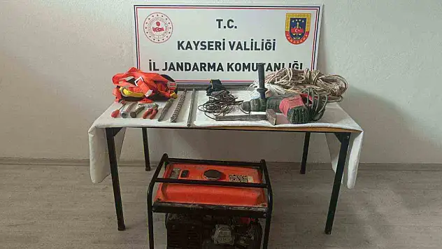 Kayseri'de kaçak kazı yaparken suçüstü yakalandılar