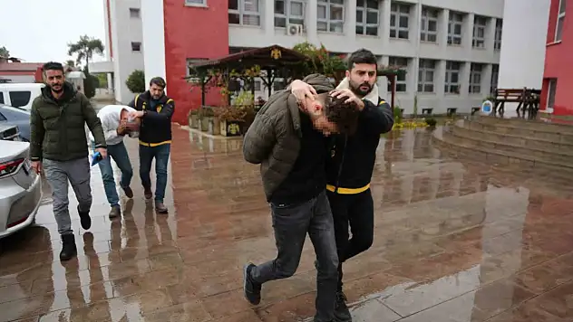 Adana'da kaçak sigarayı polise bildirdi, kurşunların hedefi oldu