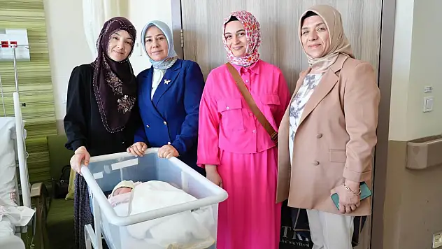 Kadın kollarından annelere sürpriz ziyaret ve farkındalık mesajı