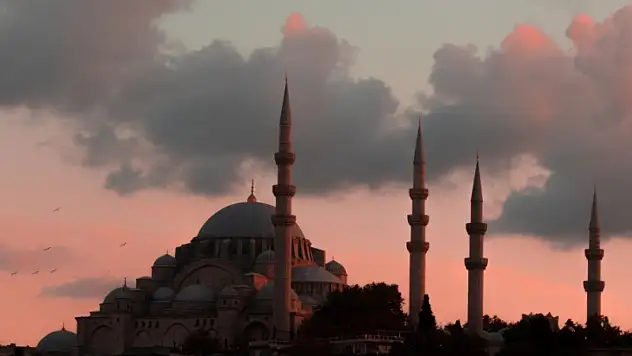 Kadir Gecesi mesajları 2026: En güzel, anlamlı, kısa ve dualı Kadir Gecesi sözleri