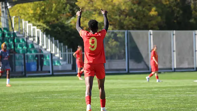 Kafayat Atoke Başhıru, 3 maçta 9 golle dikkat çekiyor