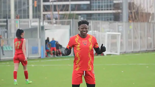 Kayseri Kadın Futbol Kulübü'nün golcüsü Kafayat Atoke Başhıru durdurulamıyor!