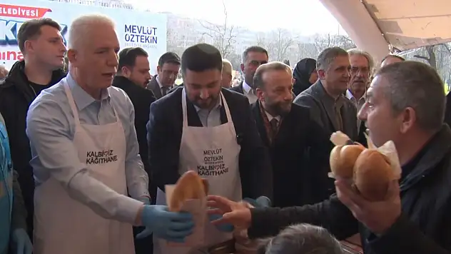 Kağıthane'de balık ekmek şöleni: 25 bin kişiye 6 tona yakın balık ekmek, helva ve gazoz ikramı