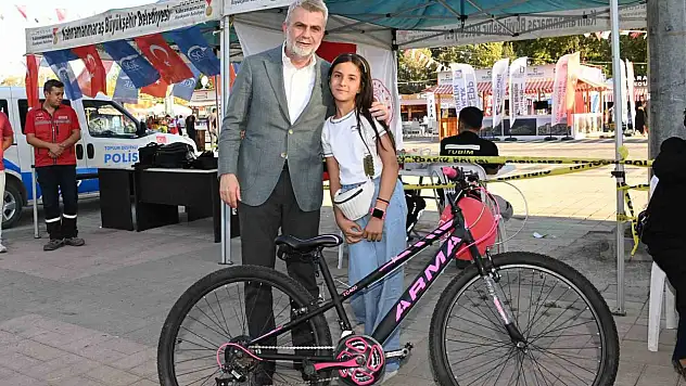 170 yetim çocuğa ilk bisikletleri hediye edildi