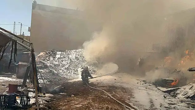 Kahramanmaraş'ta Palet Üretim Tesisinde Yangın Çıktı