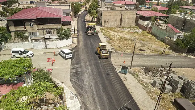 Kahramanmaraş'ta asfalt döküm çalışması devam ediyor!
