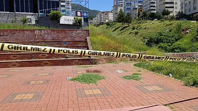 Kahramanmaraş'ta parkta bıçaklı kavga! 17 yaşındaki genç ağır yaralandı