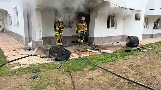 Kahramanmaraş'ta korkutan yangın: Toplantı salonunda maddi hasar!