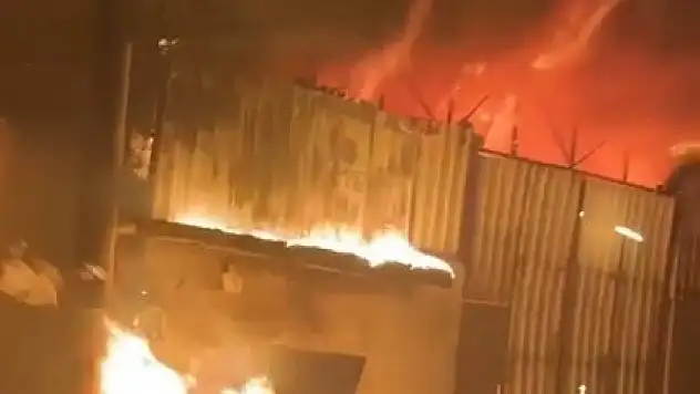 Kahramanmaraş'ta bir depoda yangın çıktı!