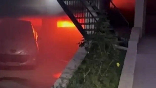 Elektrikli otomobil alev alev yandı