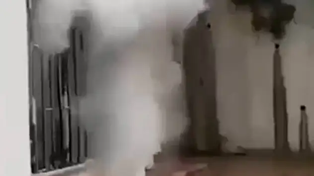 Kahramanmaraş'ta ev yangını: Mahsur kalan 3 kişiyi itfaiye kurtardı