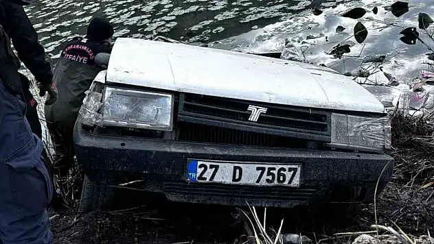 Gölete düşen otomobil sürücüsü hayatını kaybetti