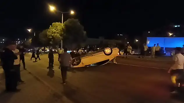 Hafif ticari araçla çarpışan otomobil takla attı!