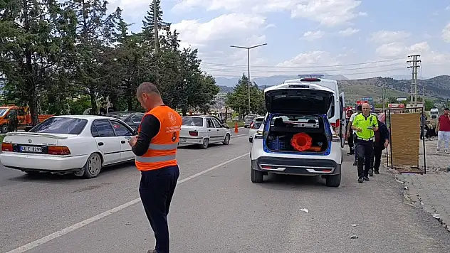 Kahramanmaraş'ta iki otomobil çarpıştı: Ekipler bölgeye sevk edildi