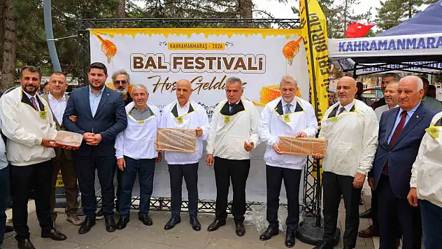Bal festivalinde 1 kilogram bal yiyen yarışmacı birinci oldu