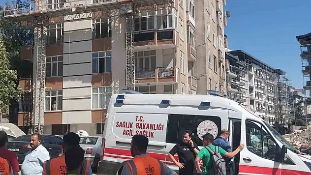 İnşaattan atılan molozlar çocukların üzerine düştü: 3 yaralı