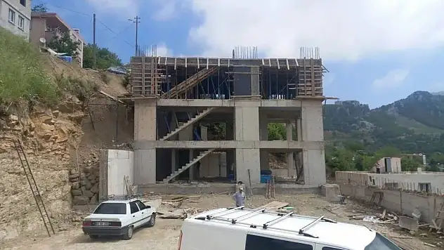 Kahramanmaraş'ta işçi inşaattan düştü