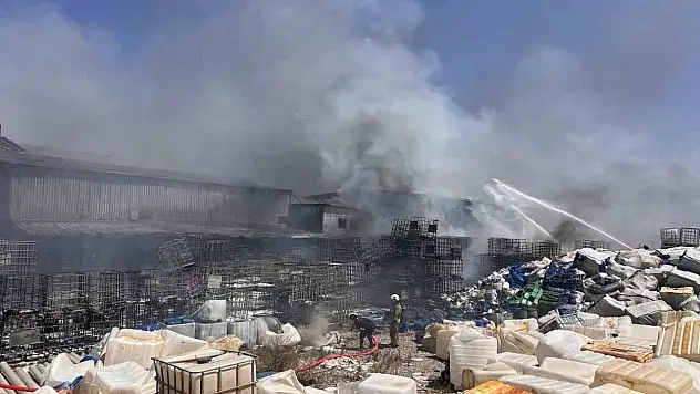 Kahramanmaraş'ta iş yeri yangını kontrol altına alındı!