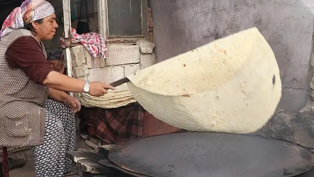 Kahramanmaraş'ta imece geleneği yaşatılıyor: Yufka mesaisi