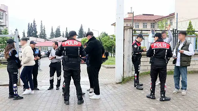 Kahramanmaraş'ta okul önlerinde göz açtırmadılar