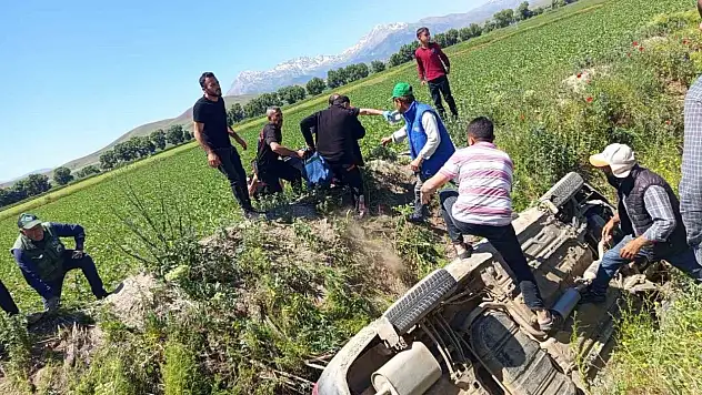 Elbistan'da otomobil kanala uçtu: 4 yaralı