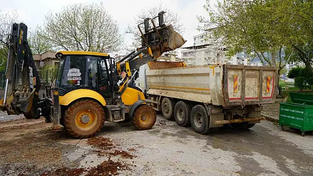 Yağmurla beraber belediyenin mesaisi başladı