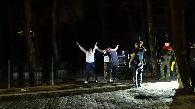 Onikişubat'ta hareketli dakikalar! Silahlar ele geçirildi
