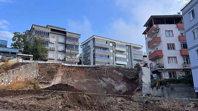 Kahramanmaraş'ta temel kazısı sırasında toprak kaydı!