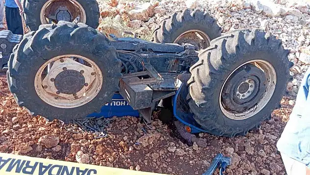 Traktörün altında kalan sürücü hayatını kaybetti