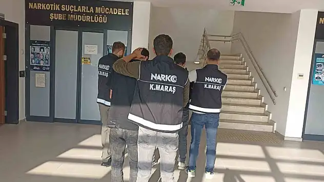 Polisten uyuşturucu tacirlerine darbe: 2 bin 403 hap ele geçirildi