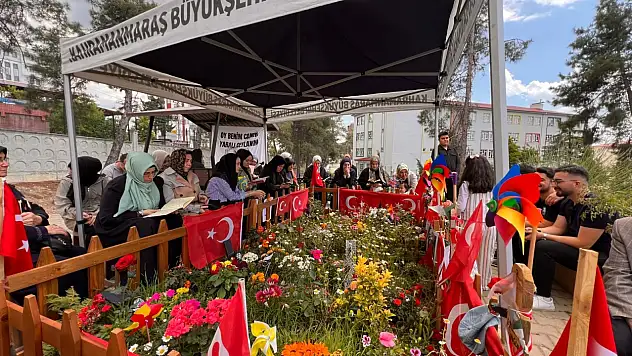 Kahramanmaraş'ta yaşanan okul saldırısında hayatını kaybeden öğrencilerin kabirleri doldu taştı